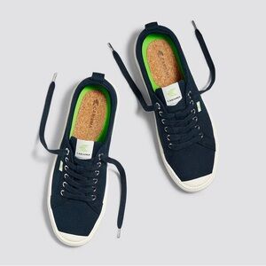 Cariuma Casual Navy Sneakers size 8.5 like new